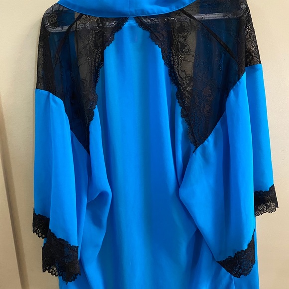 Blue with black lace robe - Picture 3 of 5